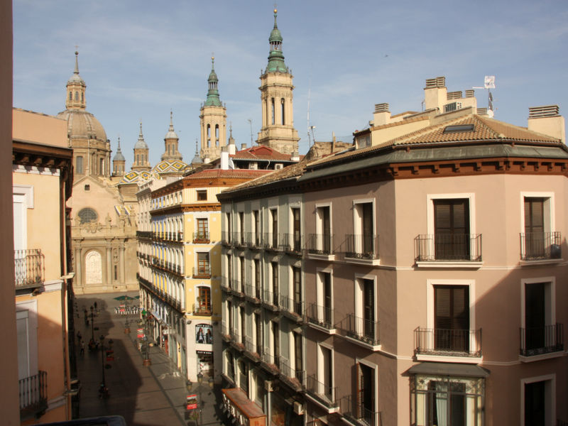 Dos Torres Pilar Suites- Balcones Con Vistas A La Ciudad サラゴサ エクステリア 写真