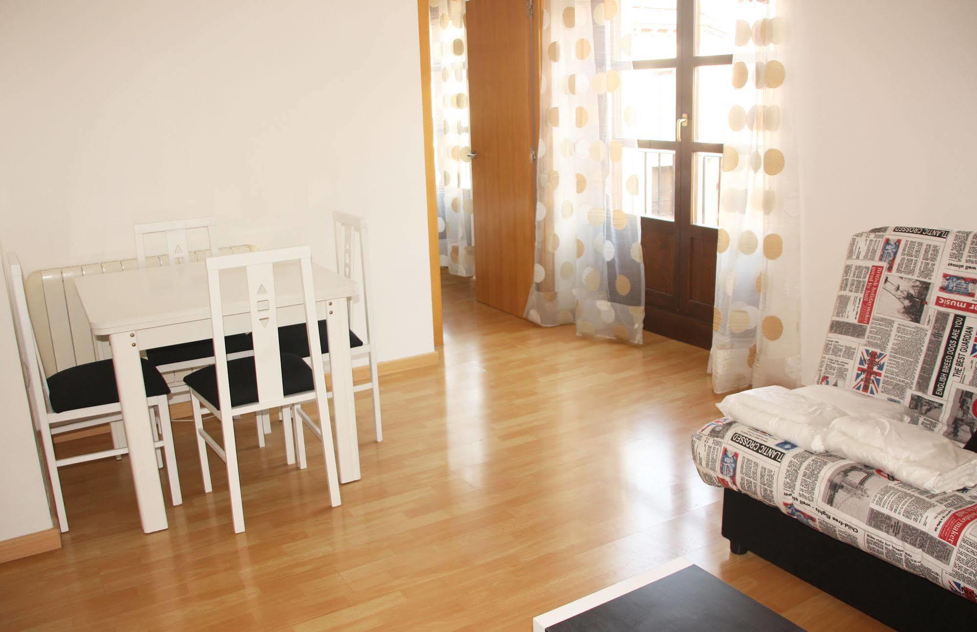 Dos Torres Pilar Suites- Balcones Con Vistas A La Ciudad サラゴサ エクステリア 写真